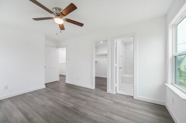 Building Photo - For Lease- Housing Vouchers Accepted | 3 Bed, 2 Bath |1,150 Sq Ft | Parkhurst Place |