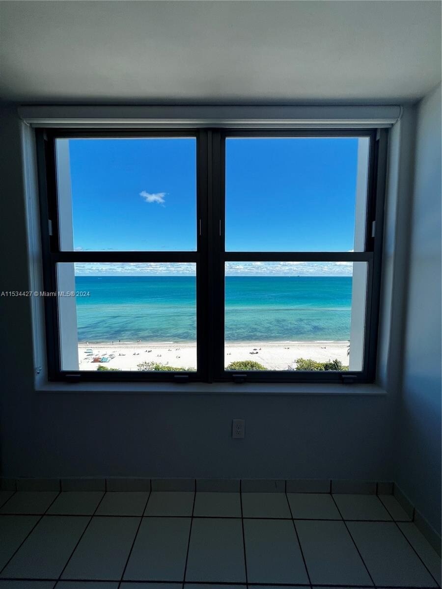 Building Photo - 2899 Collins Ave
