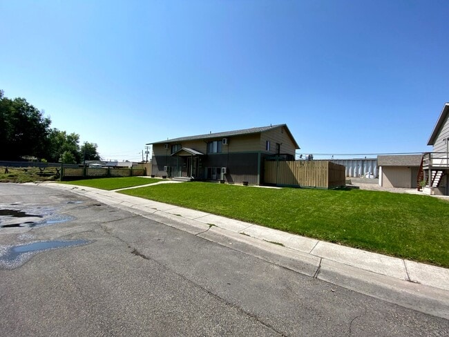 Building Photo - 810 Mary Anne Dr