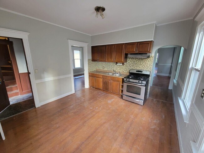 Building Photo - 504 Winthrop Ave