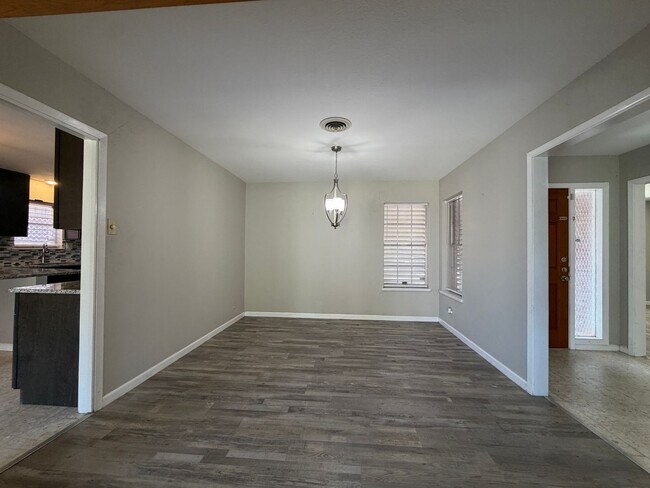 Building Photo - 749 Burkshire Dr