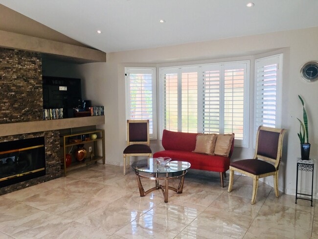 Building Photo - 137 Weatherstone Dr