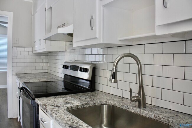 Building Photo - 1017 Crestline Rd NW