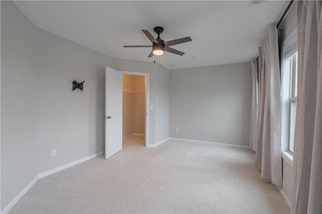 Building Photo - 416 Montclair Ct
