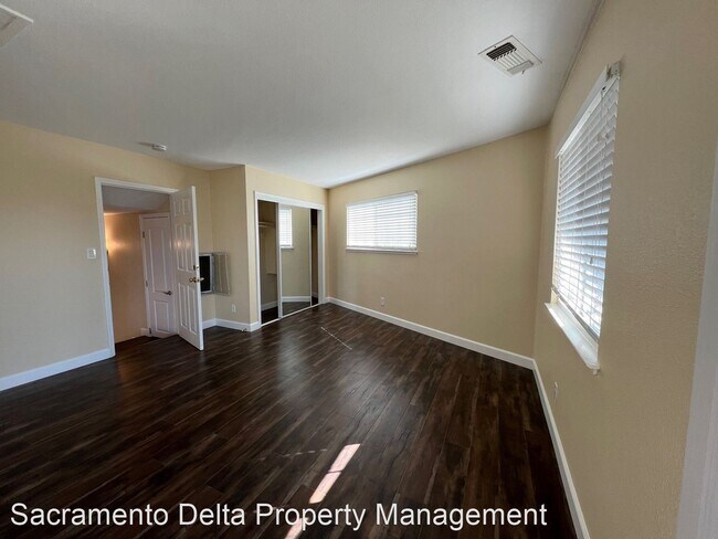 Building Photo - 5 br, 3 bath House - 1901 Walnut Ave - 105...