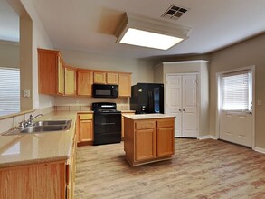 Building Photo - *No App Fee.*1 Month FREE Rent w/move in b...