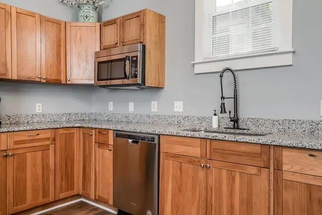 Building Photo - 466 E Brandeis Ave