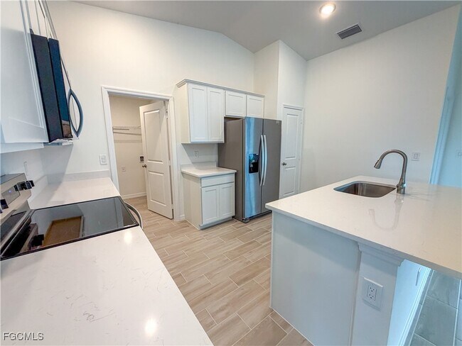 Building Photo - 420 NW 4th Terrace