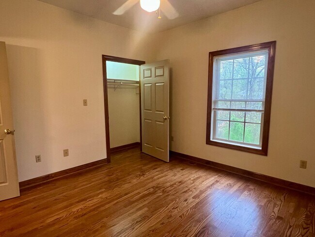 Building Photo - 1212 Ridgewood Ct