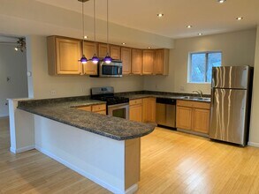 Building Photo - Beautiful 3bed/2.5 bath in Southside