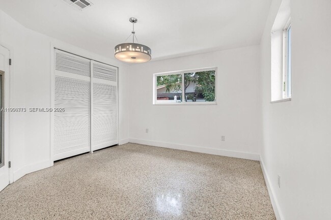 Building Photo - 1040 N Royal Poinciana Blvd