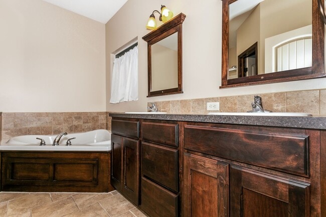 Building Photo - DERBY Schools!  Gorgeous home!