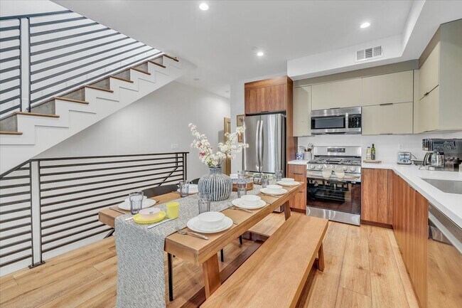 Building Photo - 14541 Weddington St