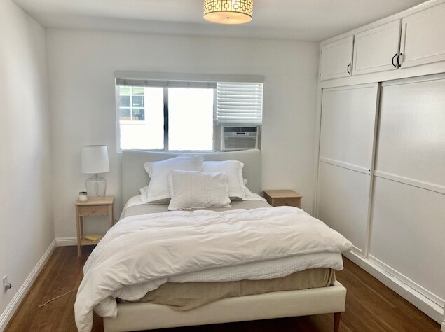 Building Photo - 916 N Sweetzer Ave