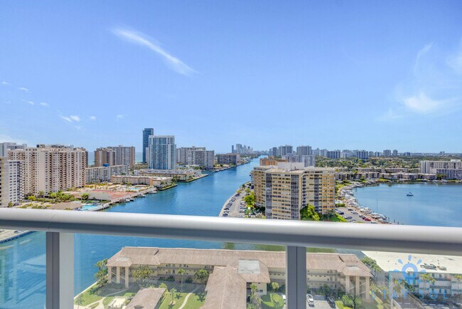 Building Photo - 2602 E Hallandale Beach Blvd