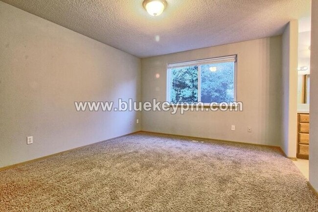 Building Photo - 3 Bed, 2 Bath Home in a Culdesac Near St. James Road and NE 54th Street