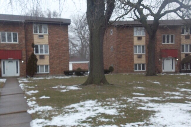 Primary Photo - 9912 W 58th St