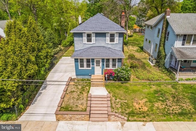 Building Photo - 725 Belmont Ave