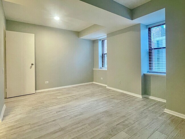 Building Photo - 40 E 9th St