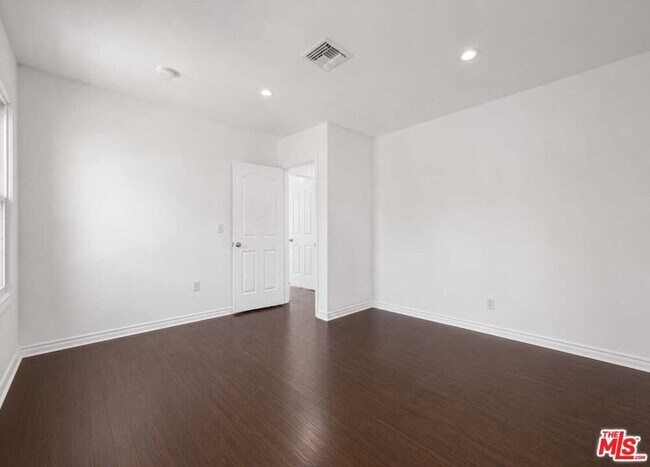 Building Photo - 138 N Hamel Dr