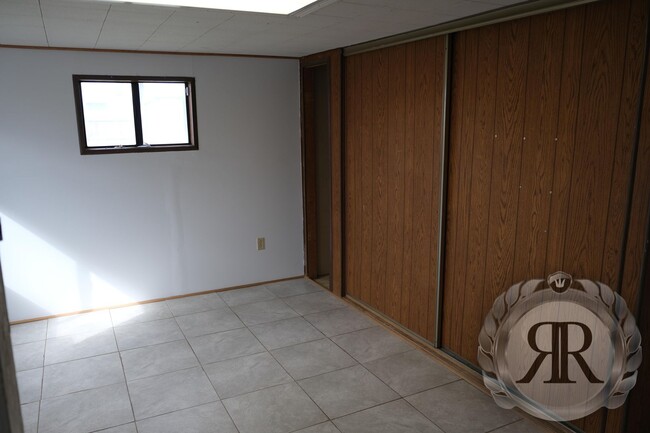 Building Photo - 2 Bedroom Home Across from the Yakima Coun...