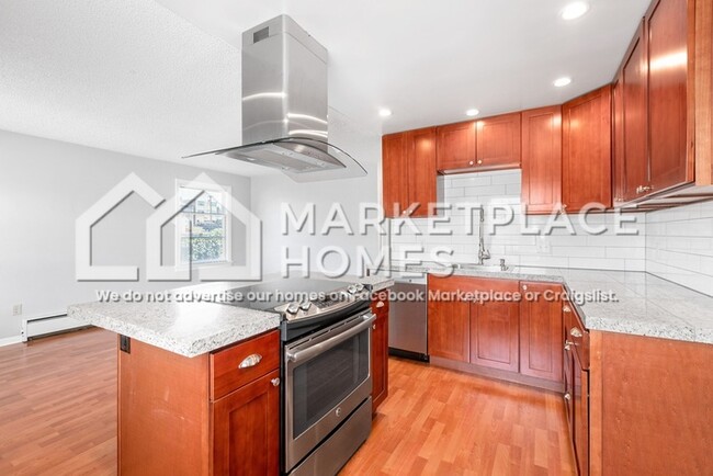 Building Photo - 615 S 225th St