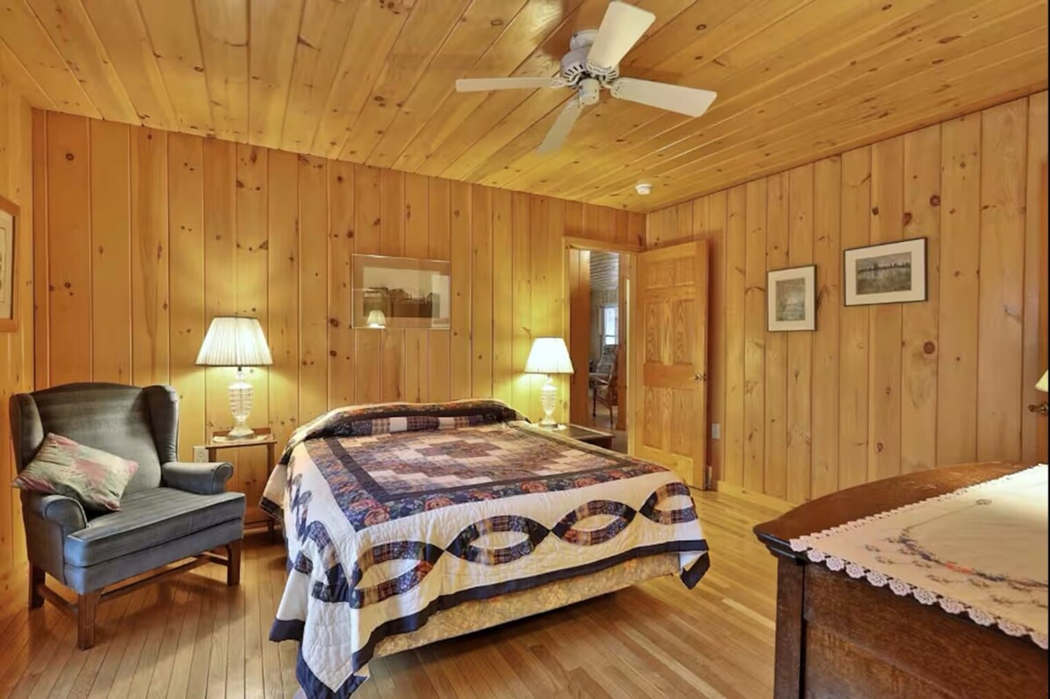 Building Photo - 4155 Lake Shore Dr