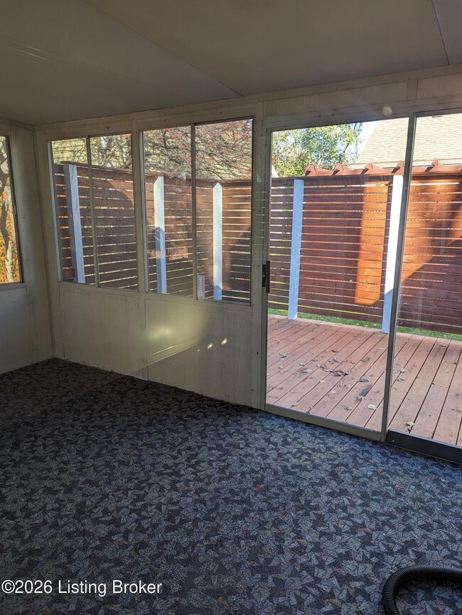 Building Photo - 7605 New La Grange Rd