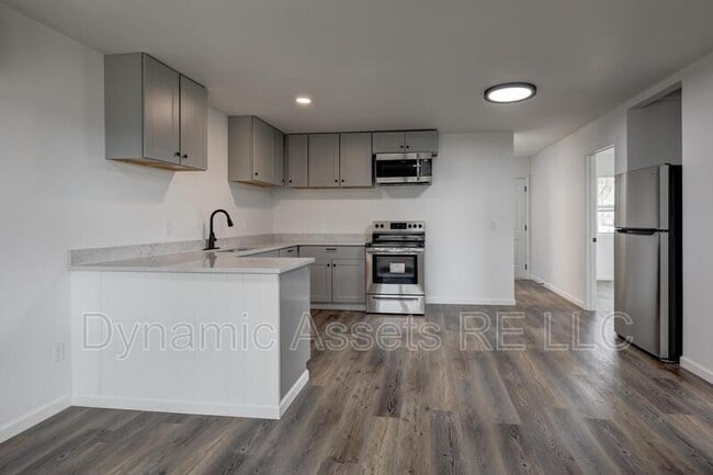 Building Photo - 509 E Quincy St