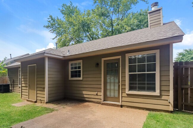 Building Photo - 6651 Elmore Woods Cove