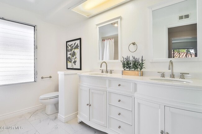 Building Photo - 4082 Avenida Verano