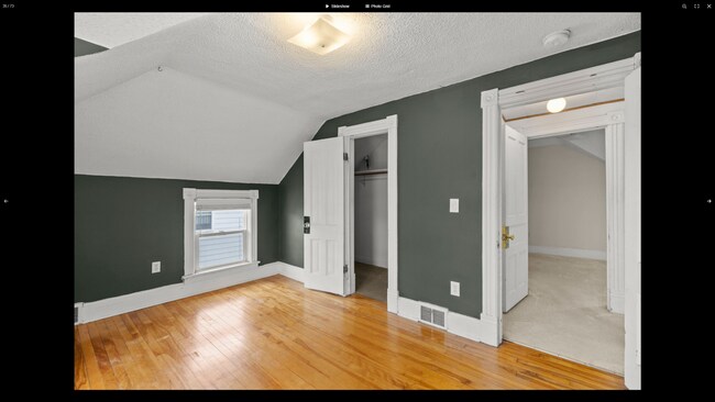 Building Photo - Beautiful 2-Bed 2-Bath Unit in St. Paul - Available Now!