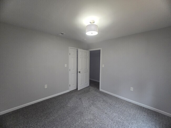 Building Photo - 4939 Woodland Ave