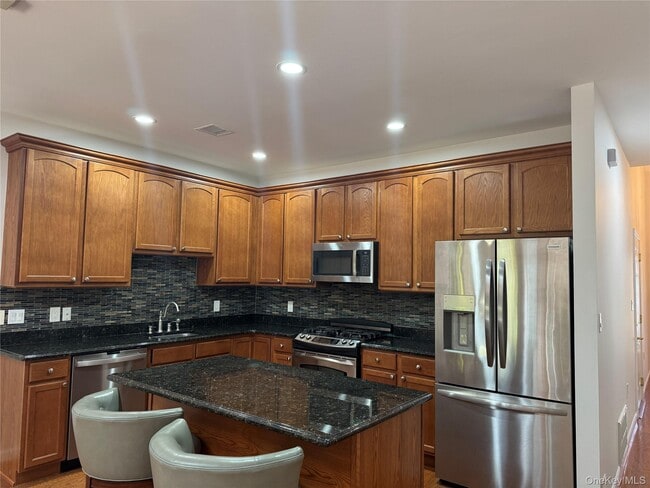 Building Photo - 137 Pond View Dr