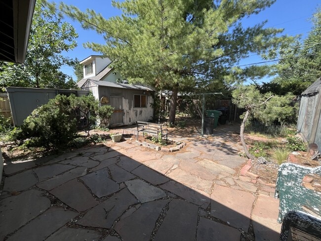 Building Photo - 1649 Roslyn St