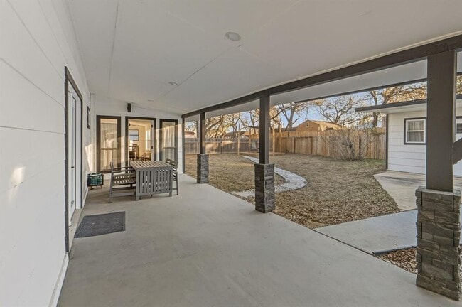 Building Photo - 2107 Lewood Cir