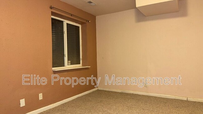 Building Photo - 788 S Knox Dr