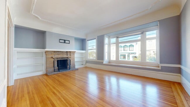Building Photo - SPACIOUS  2BR + 1 BA WITH BONUS SUNROOM AND IN- UNIT LAUNDRY IN THE RICHMOND.