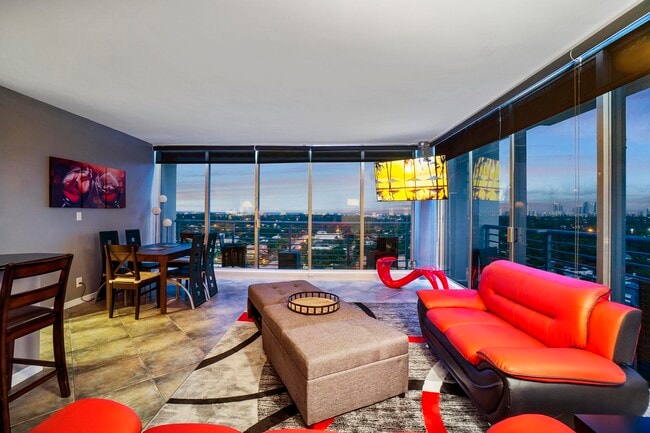 Building Photo - 1720 Harrison St