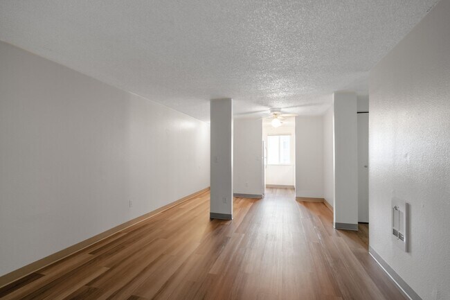 Building Photo - St. Johns 1 bedroom 1 bath in park-like setting.