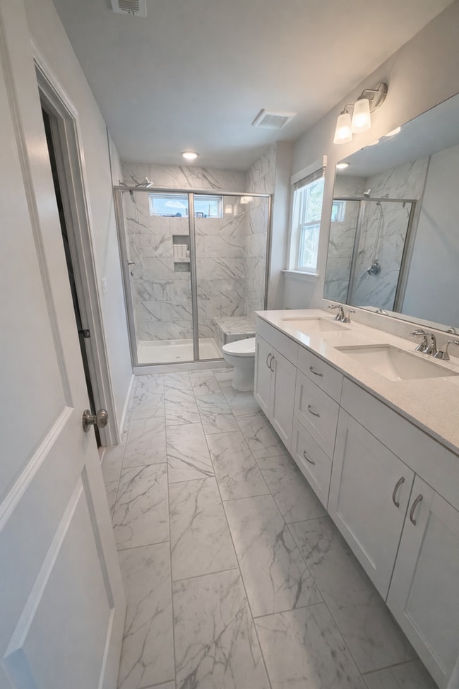 Building Photo - English Country Elegance Private 1/2 Acre Wooded Home site