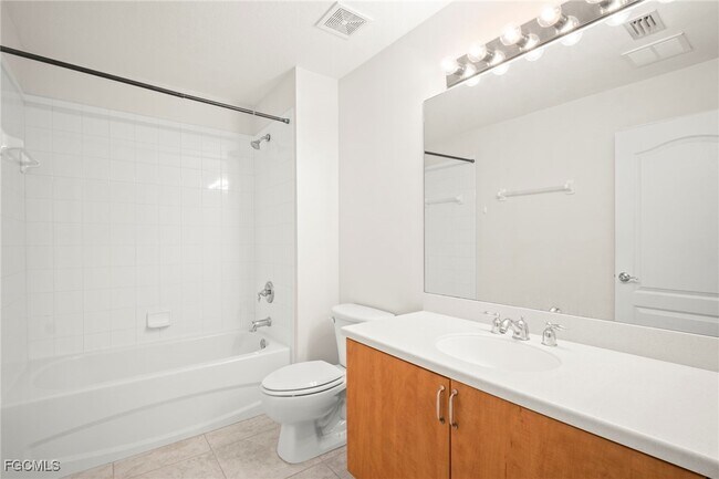 Building Photo - 9220 Belleza Way