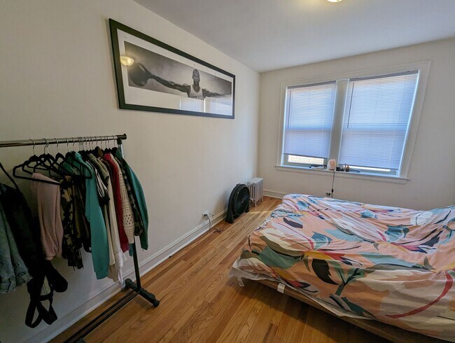 Building Photo - Spacious 1 BR - New Renovation Near the La...