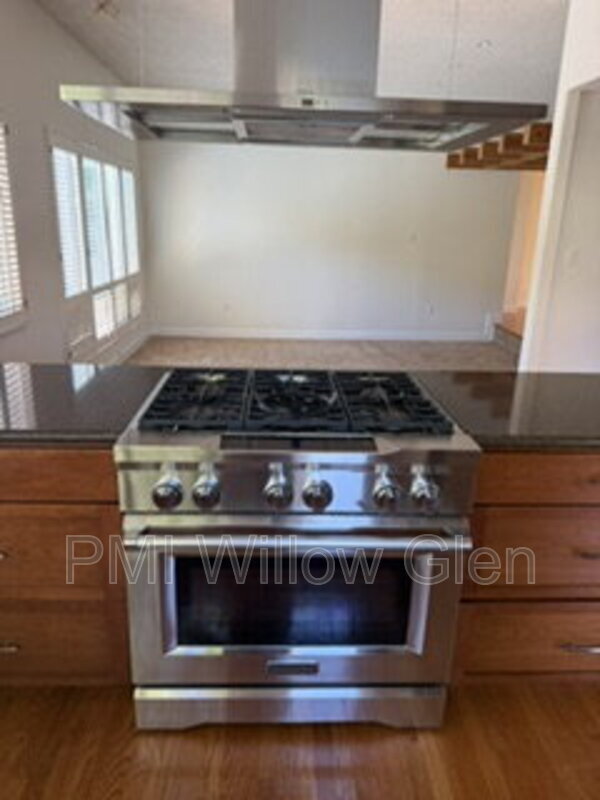 Building Photo - 536 Curie Dr