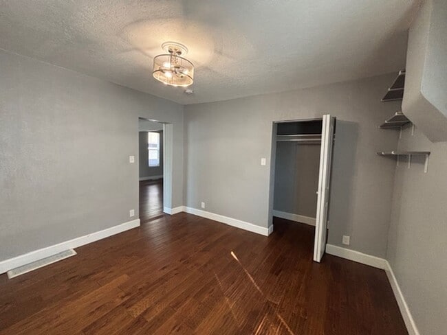 Building Photo - Adorable 4 Bedroom 2 Bathroom Single Famil...
