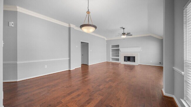 Building Photo - Welcome home to Alden Bridge, where comfort meets The Woodlands lifestyle!