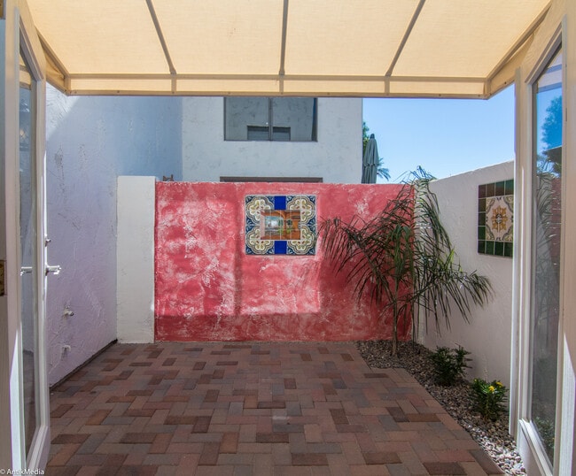 Building Photo - 7023 E 4th St