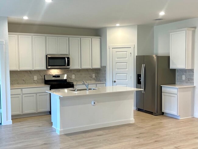 Building Photo - 31710 Carlisle Cv Ct