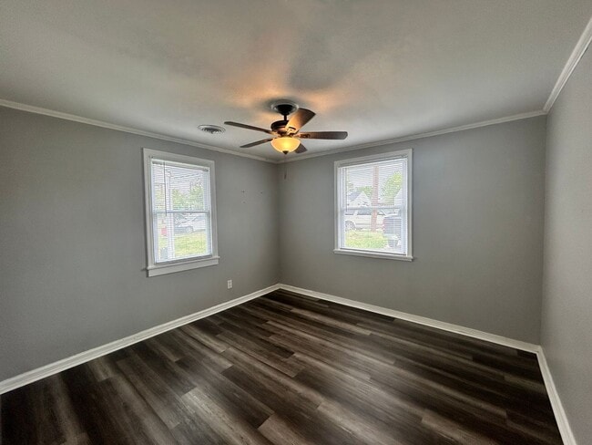 Building Photo - 1906 Wakefield Ave