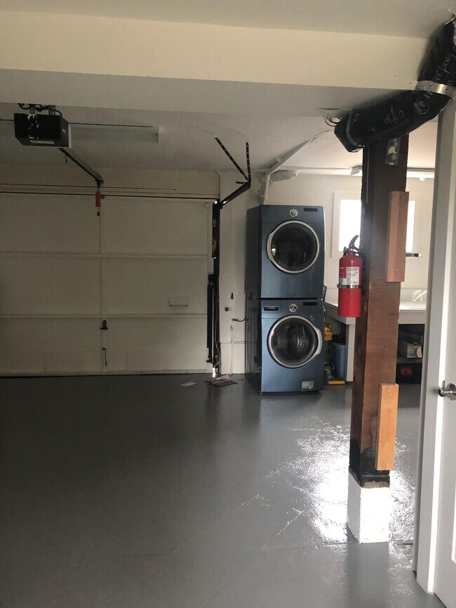 Building Photo - 394 Cresta Vista Dr